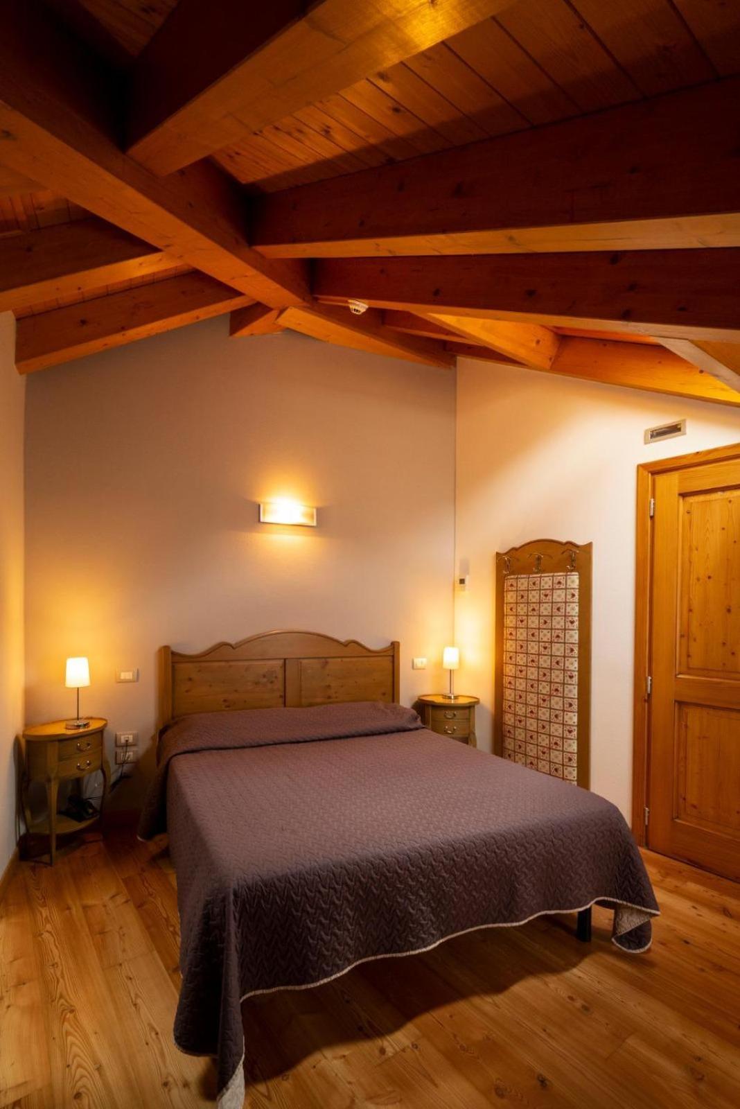 Albergo Parigi Arsie エクステリア 写真